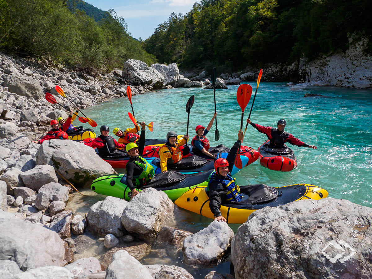 Wildwasser Packrafting Kurse für private Gruppen in Slowenien