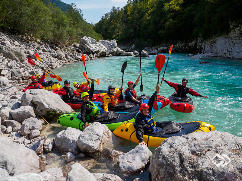 Wildwasser Packrafting Kurse für private Gruppen in Slowenien