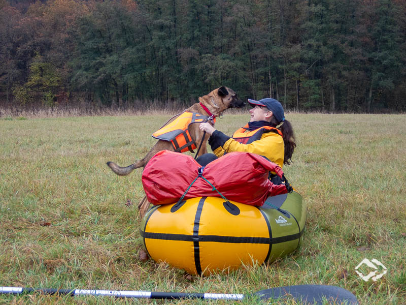 Testimonial, Silke und Hund Sam im Packraft